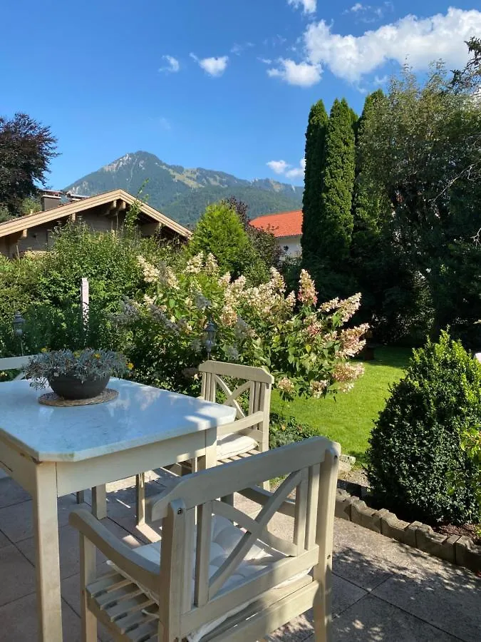 アパート Charmantes Garten-Apartment: Erholung Im Chiemgau ウンターヴォッセン ドイツ