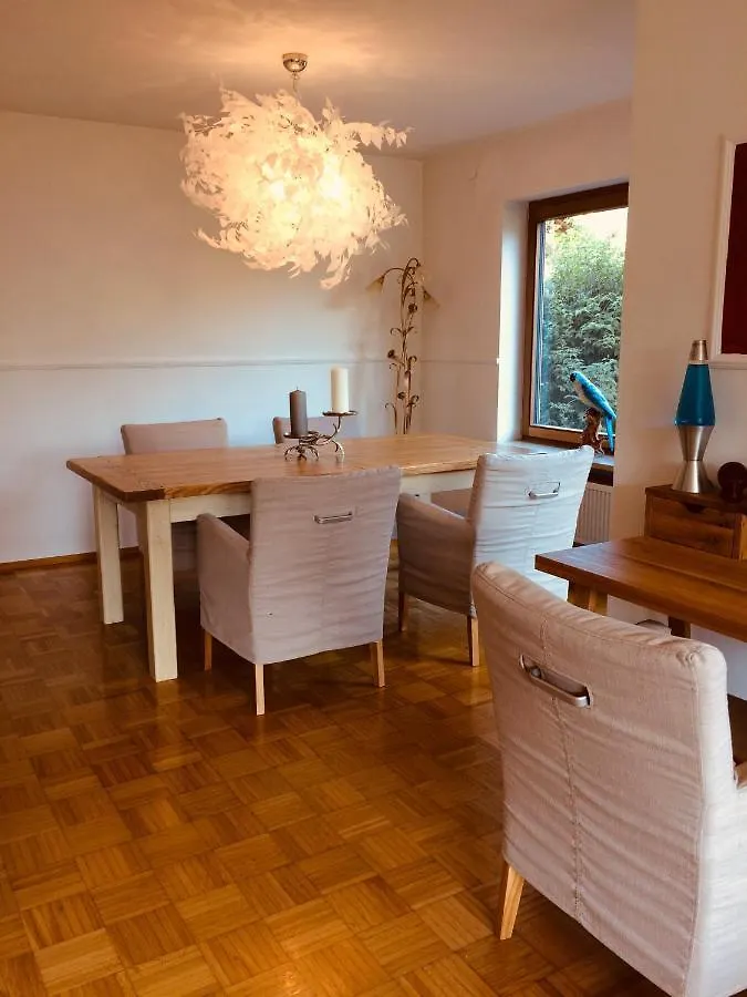 Charmantes Garten-Apartment: Erholung Im Chiemgau ウンターヴォッセン アパート